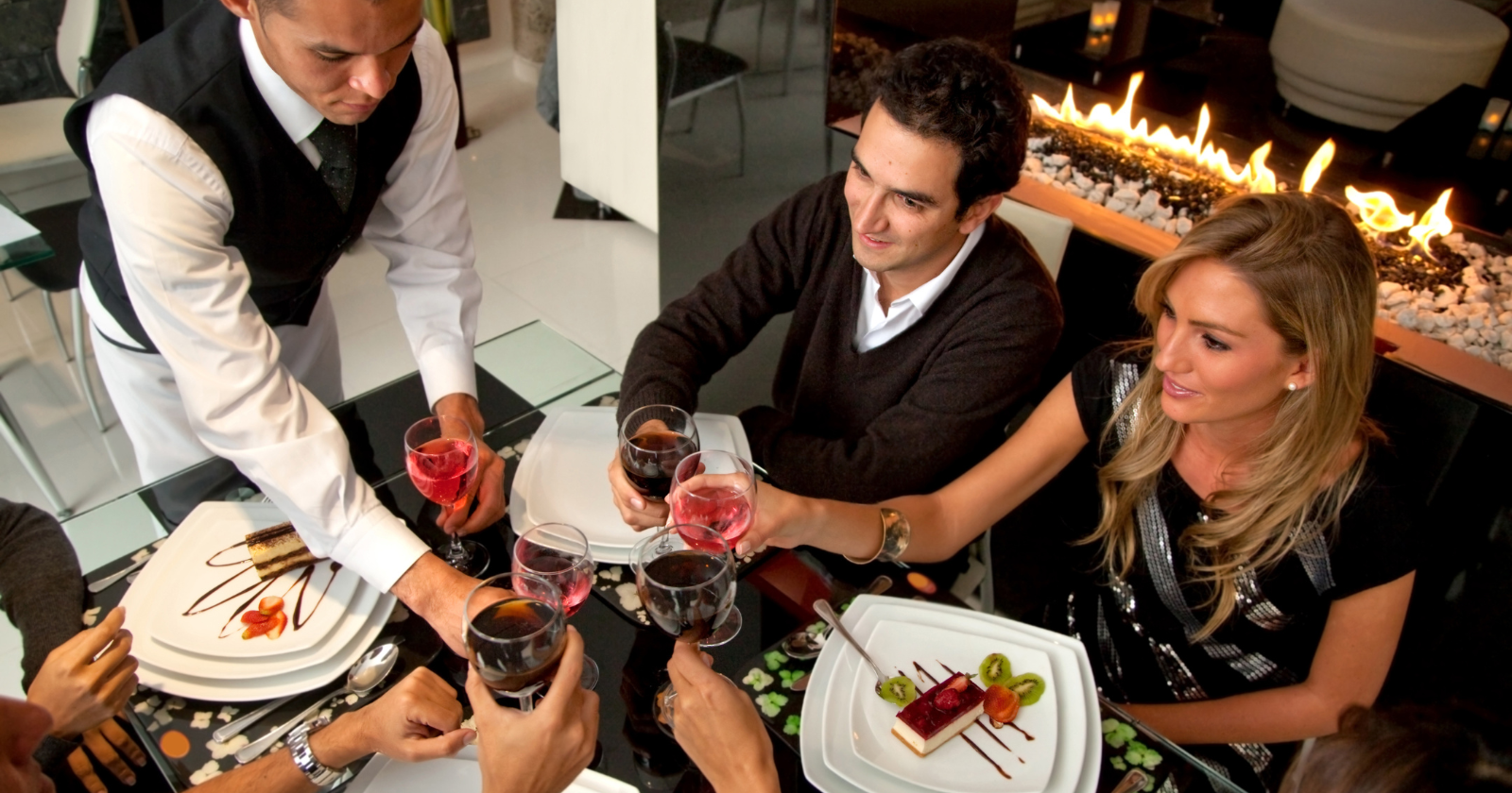 7 body language habits of people who exude class and wealth - Smallbiztechnology.com