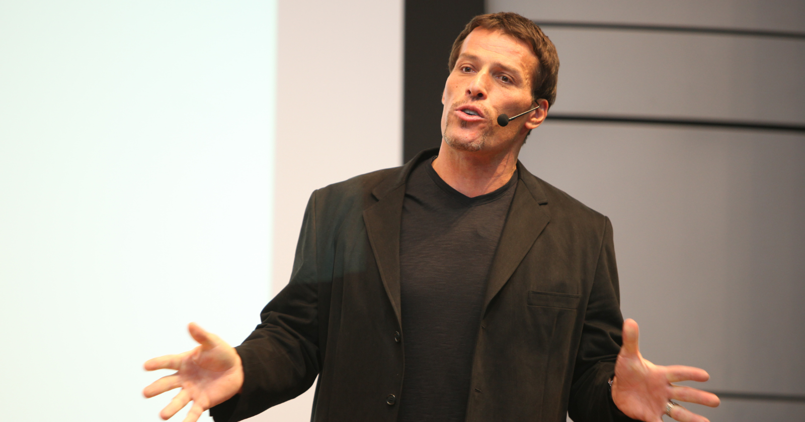 Tony Robbins says people who almost always get what they want in life usually practice these 5 daily habits - Smallbiztechnology.com