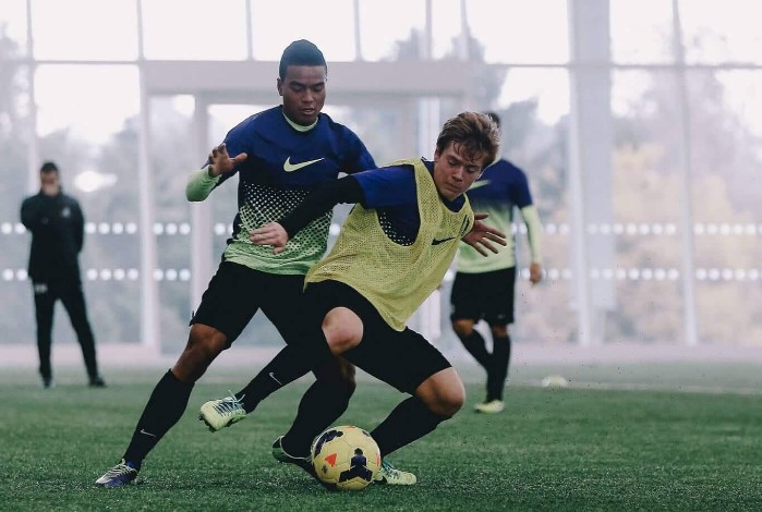 CB là gì? Vai trò của hậu vệ trong bóng đá - Vegas79